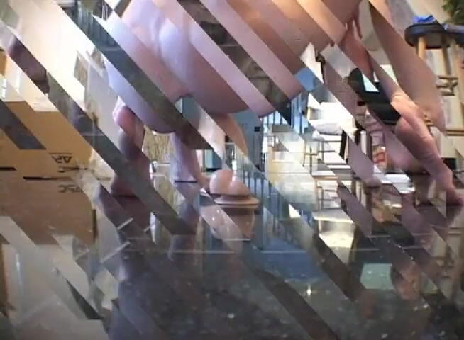 VOP Solo Babes: Piccola bruna si masturba con il suo dildo