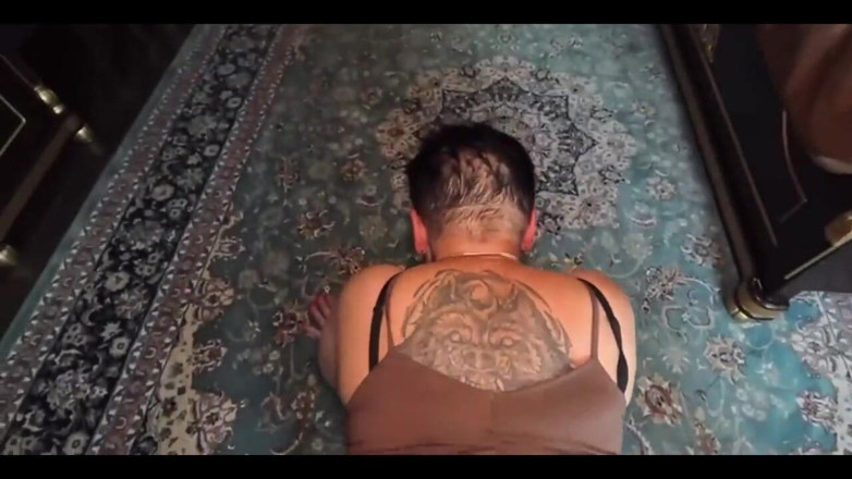 KarmenMilf: Er hat seine frau mit ihrer stiefmutter betrogen! In einen...