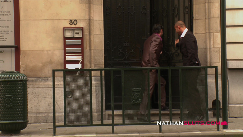 Nathansluts: Destiny, petite salope, reçoit une double pénétration par 2 garçons bien...