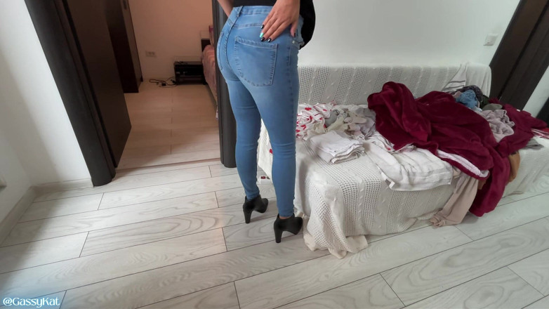 GassyKat: Une femme au foyer hantée pète Halloween