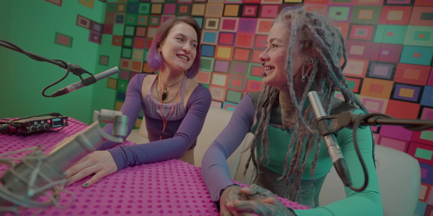 Miss Flora: Première asmr avec Anuskatzzz