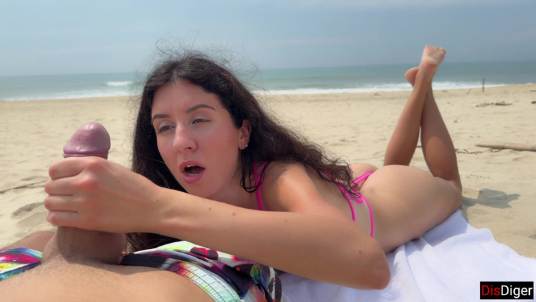 Dis Diger: Handjob công cộng trên bãi biển handshot mạnh mẽ