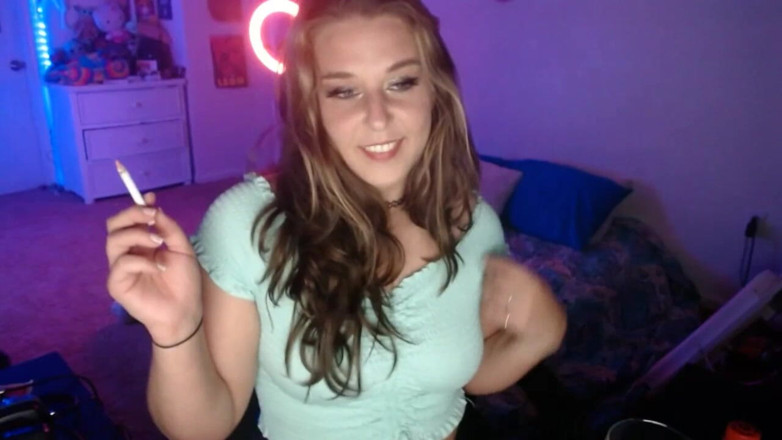 Alli Anderson: Fumando ao vivo