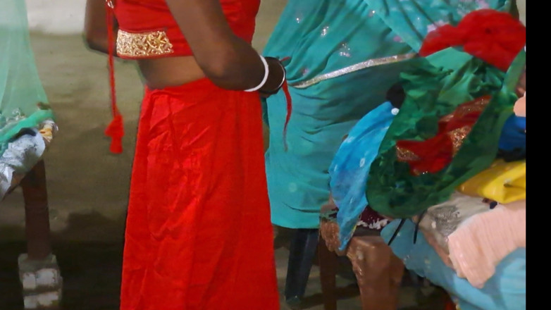 Trilokinath: Bihari villaggio Bhabhi cambio in casa