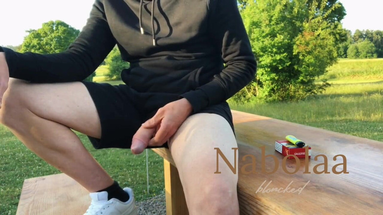 Nabolaa: V přírodě před všemi