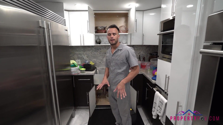 Property POV: Mülk bakış açısı - Javier Cruz - tesisatçıyı cezalandırıyor