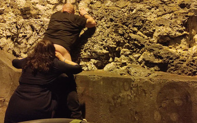 Toilet Mommy: Mettiti in ginocchio e adora il mio ano fottuto in...