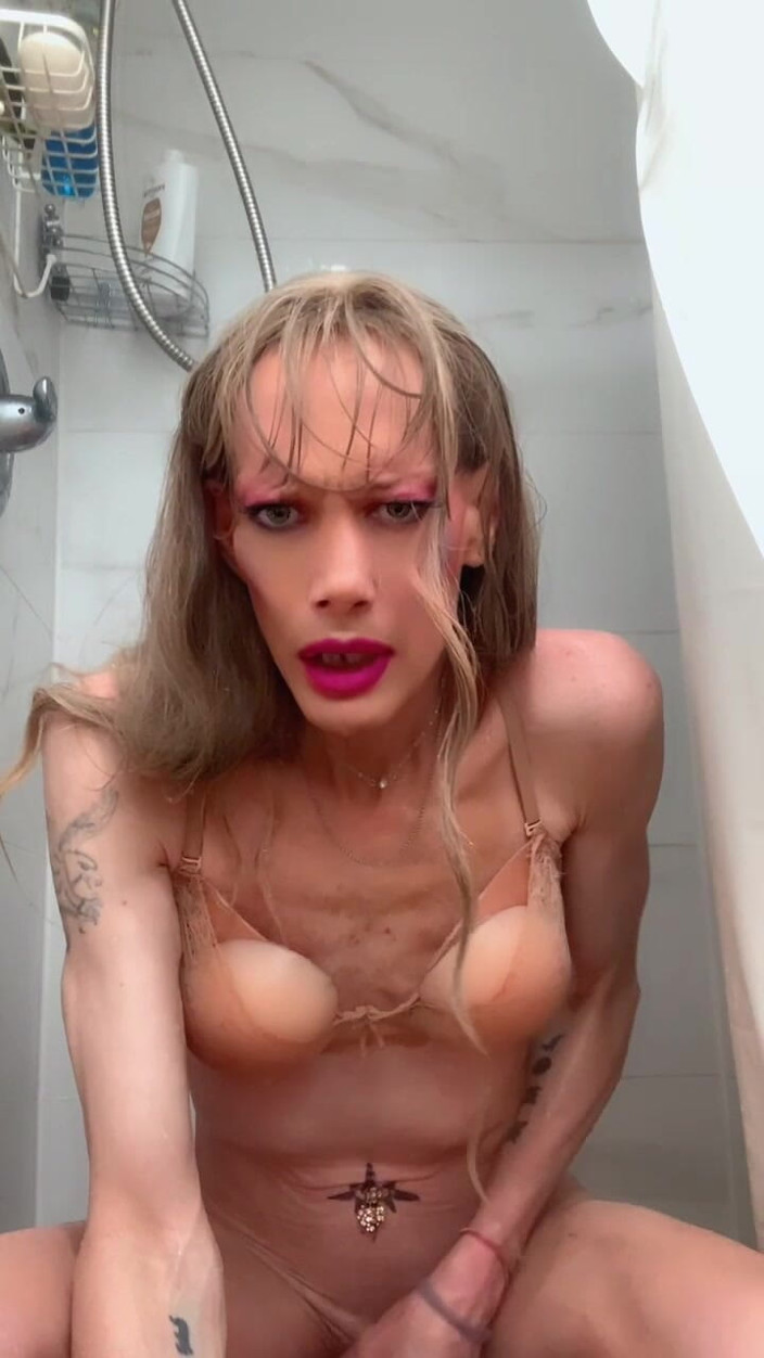 Jazzmin Thomas: Shower Play