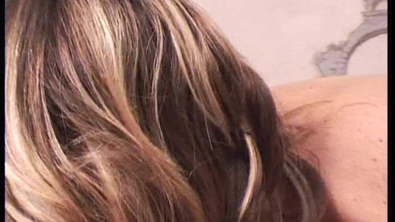 THAGSON MILFS: Tesão de milf é dedada e fodida com força em close-up
