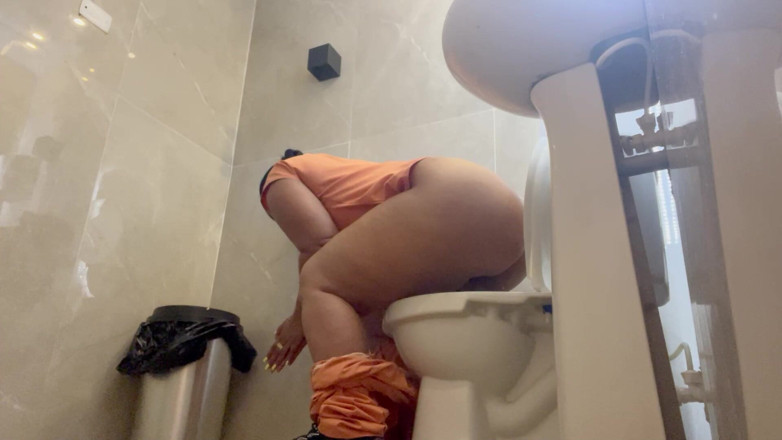 pampammedallo: Cámara amateur en el baño del hospital en Texas