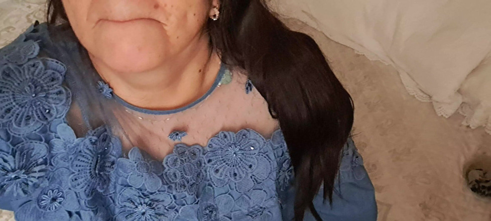 Mommy big hairy pussy: Pizdă păroasă a unei mame sexy mature care se masturbează