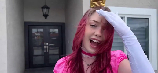 J-Mac: Maria reçoit enfin le gros cul Peach ! Halloween arrive tôt...
