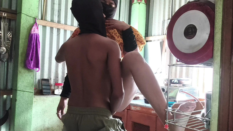 Naughtywifemonalisha178: Ce oră este să gătesc masa aia de futai?