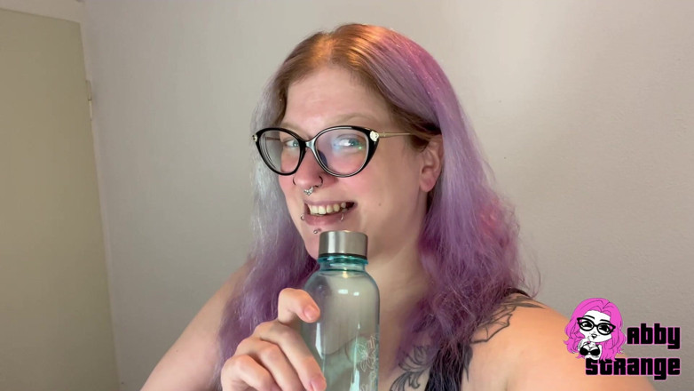Abby Strange: Kencing di dalam botol - bolehkah saya melakukannya?
