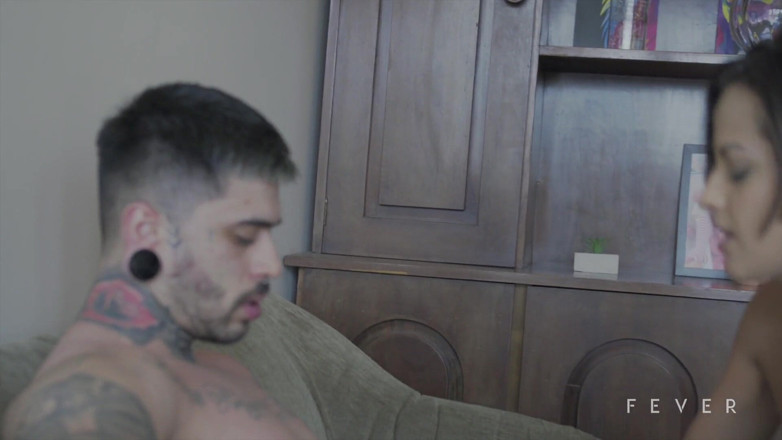 Fever Films: Sesso duro mattutino con una mora di 18 anni
