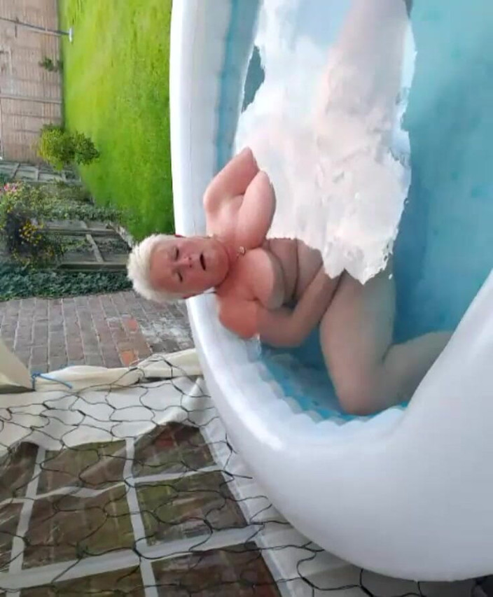 Uk Joolz: Plaisir à la piscine
