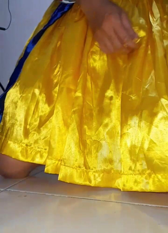 Naomisinka: Éjaculation sur une jolie robe princesse blanche-neige en satin