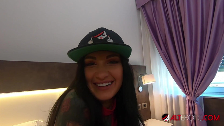 Alt Erotic: Adel Asanti ağzı açık göt deliğine boşalıyor