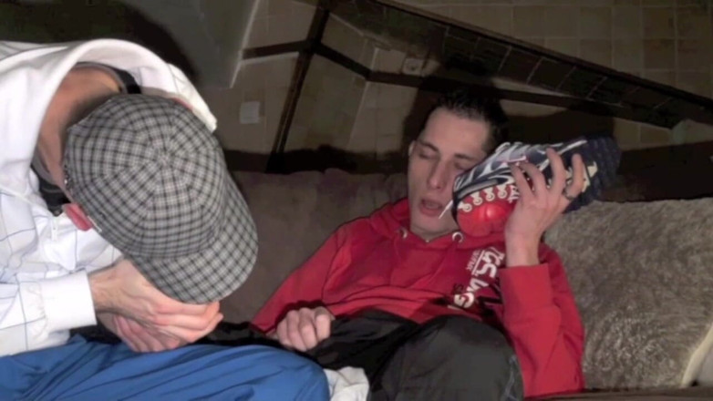 French twinks amator sextapes: Sex tape con 2 sneakers ragazzo a casa