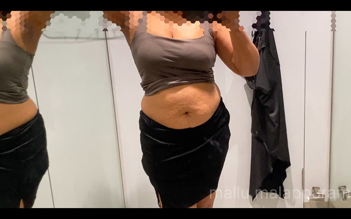 Mallu_Malappuram: Essayer des robes sexy dans la chambre du sentier et...