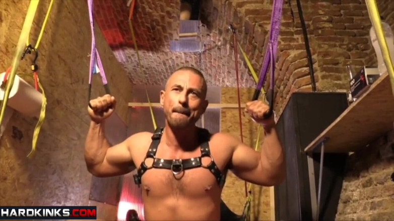 Hard Kinks: Hardkinks - o sesiune intensă de futai cu pumnul