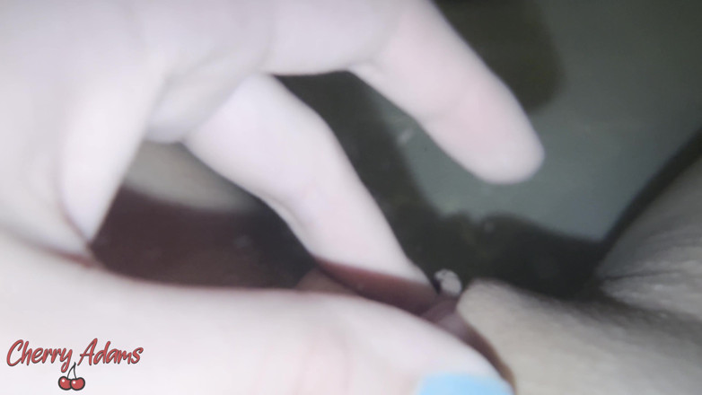 Cherry Adams: Masturbándome Y Mostrando Mis Pies En La Bañera.
