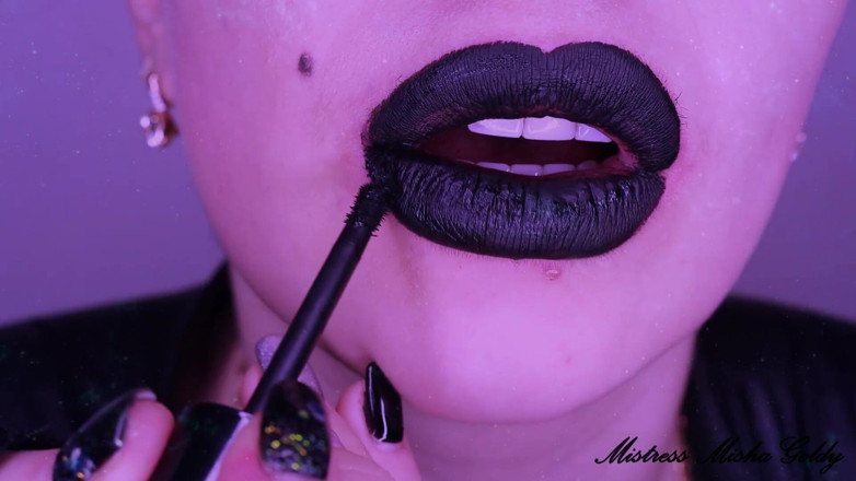 Goddess Misha Goldy: Les lèvres noires brillantes ont le contrôle total de vous !...