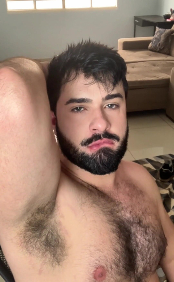 vincentandvitor: Volevo tanto uno di voi qui ora sul mio capezzolo...