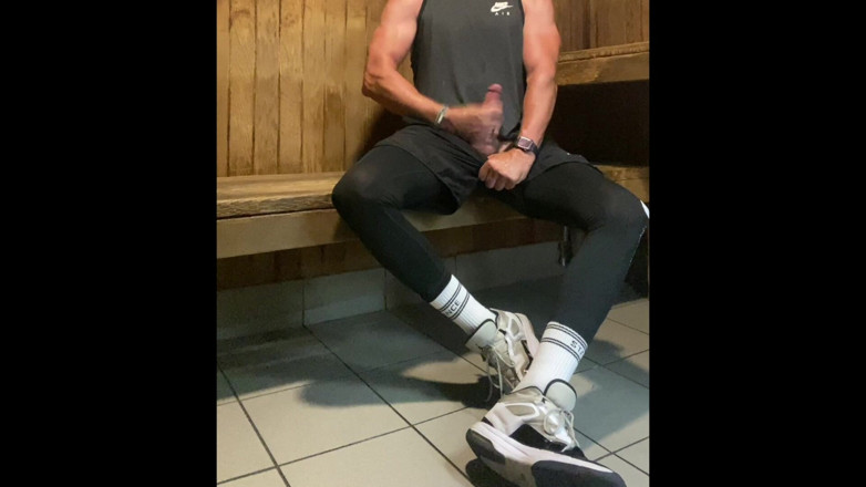 JockDad87: Nog een lading sperma in de sauna van JockDad87