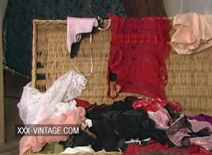 XXX-Vintage: Büyük memeli esmerle seksi anılar