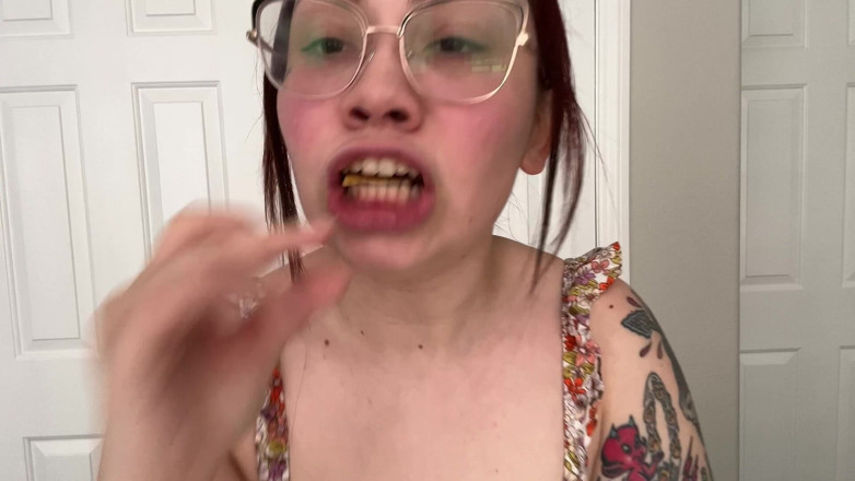 Lenna Lux: Giantess podstępna przekąski