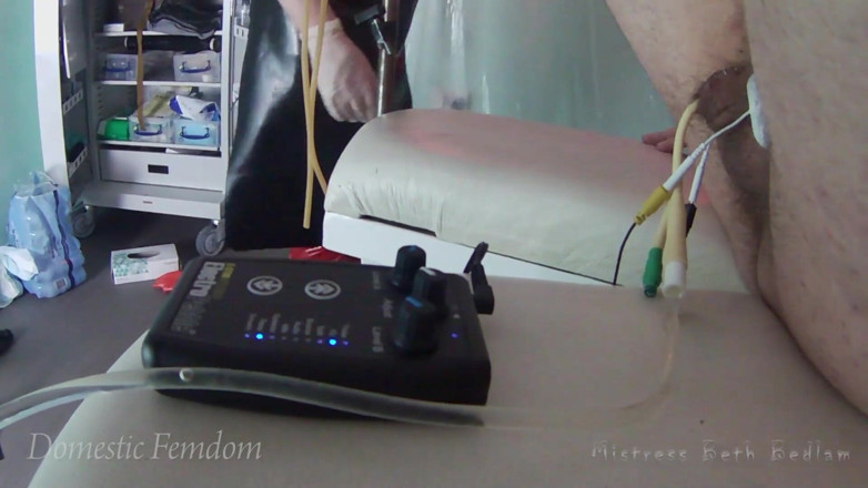 Domestic femdom: Modifizierter teil 2 - extrem elektrische CBT
