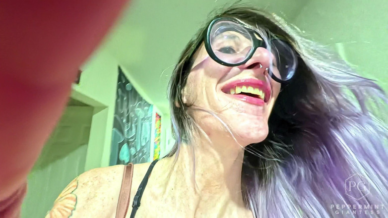 Peppermint Giantess: 6'7 styvmamma äger sin patetiska korta förlorare - jätte förstapersonsvy förnedring lyft...