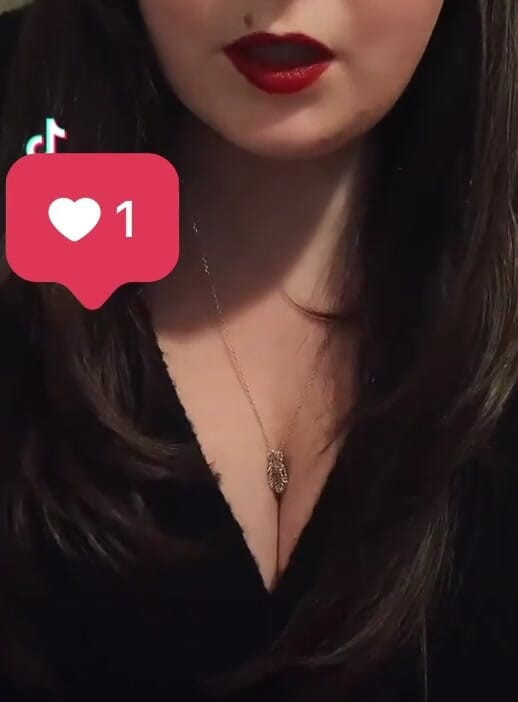 KiinkyGiirl: Göğüsler böyle devam ediyor!