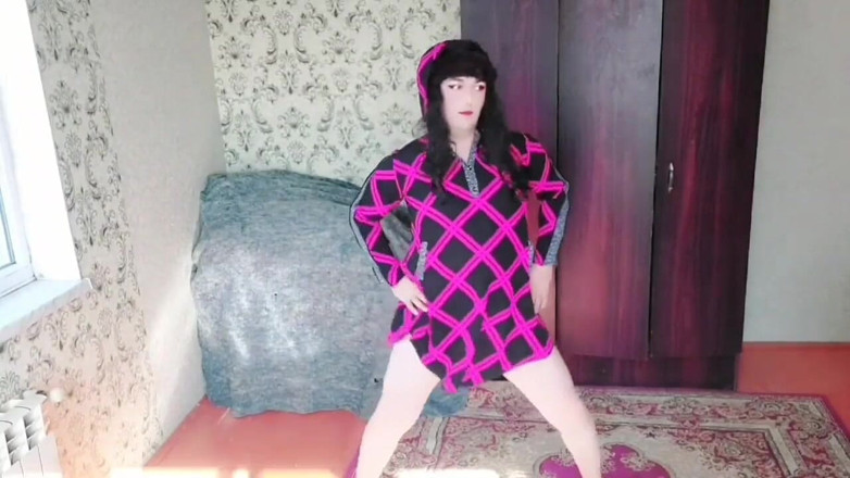 Kitty_Cross: Red Hat Fairytale 的主要女演员在人妖风格 - 你对此怎么看