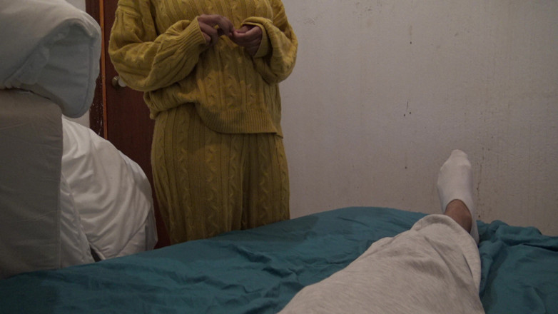 Stepmom Susan: Geile stiefmutter betritt das schlafzimmer ihres stiefsohns, um mit seinem...