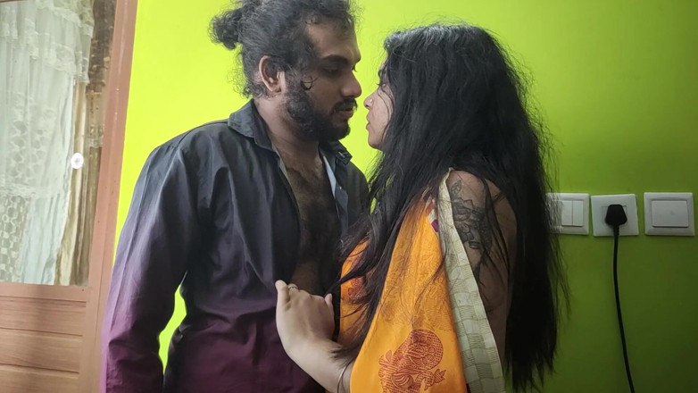 Vaigavarun45: Mallu la ragazza calda ed il partner &amp; bacio