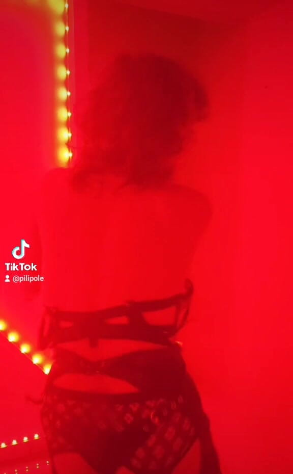 Sensualpolestar: Taniec w czerwonym świetle