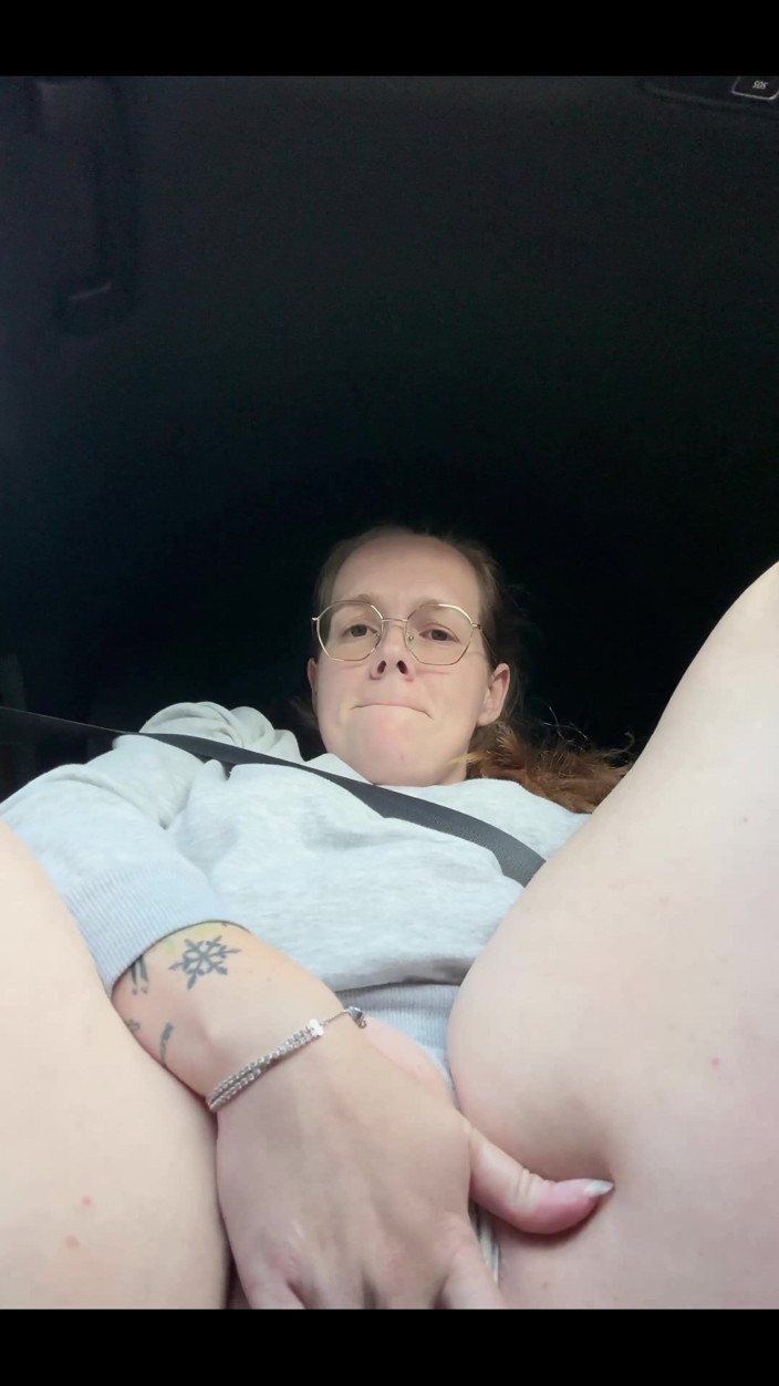 Naughty Mila: Saya sangat miang di dalam kereta kami
