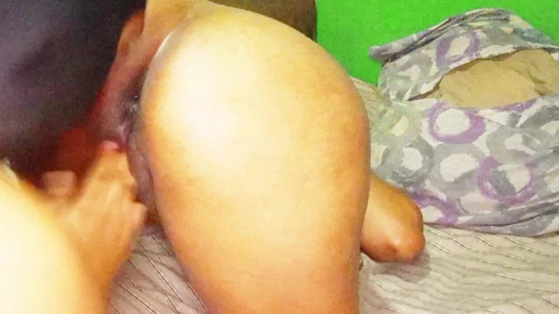BigassMILF40: La mia vicina dal culo grosso ama farsi leccare il...