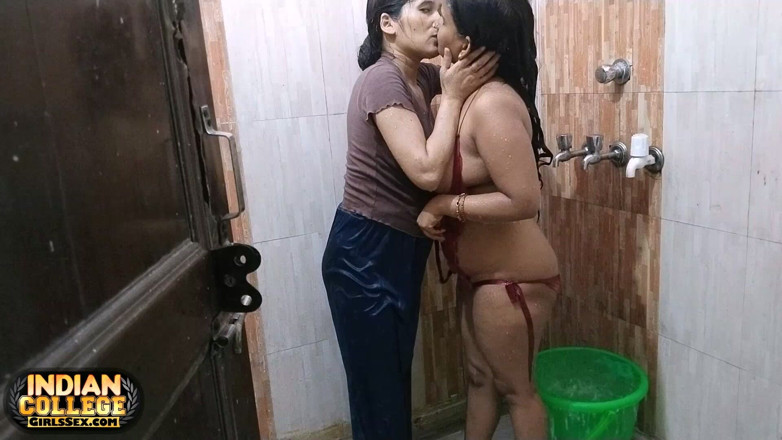 Indian Lesbians: Prietena lesbiană indiană mă ajută să uit de iubitul meu...