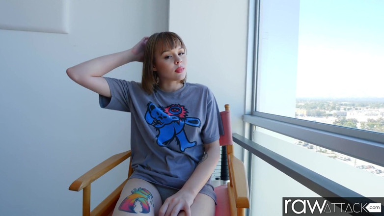 Raw Attack: Magra beleza Elle Loveland apertada buceta peluda fodida BTS