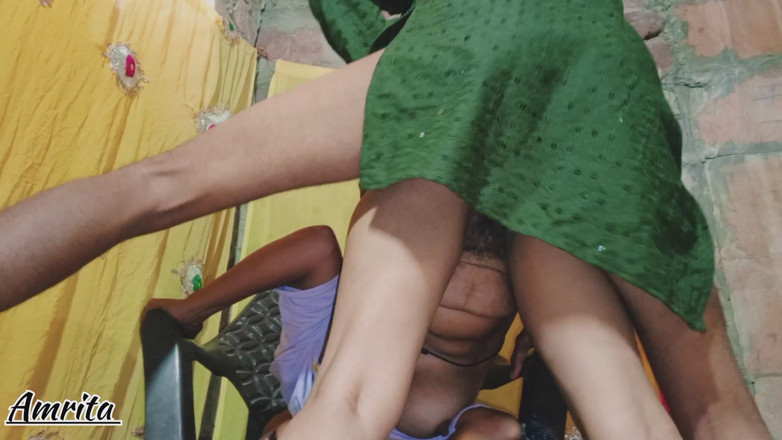 Amrita: Cumnata și cumnata indiană desi sexy sex incitant