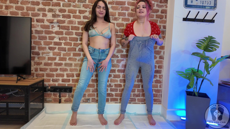 All You Can Fetish: Rebeca Addams и Ana Spears писают на джинсы, показ