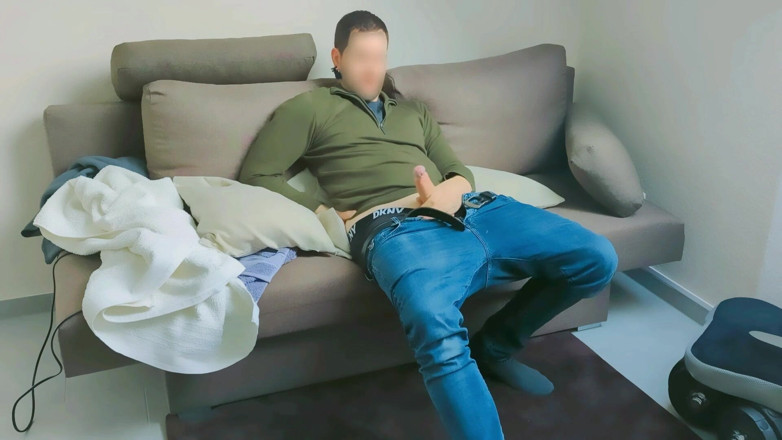 Kinkymah: Fundo masculino com tesão provoca buraco apertado com vibrador e...