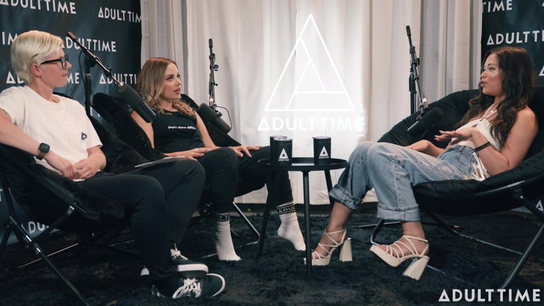 Adult Time Podcast: Scarlett Alexis &amp; Anna claire Clouds Pen*s Finger &amp; Mile High Club |...