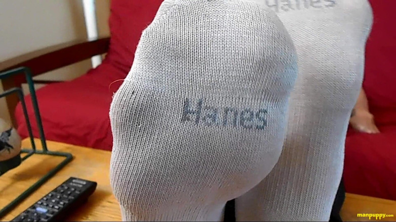 Man Puppy: Meia cheirando massagem no pé - papai gigante 4