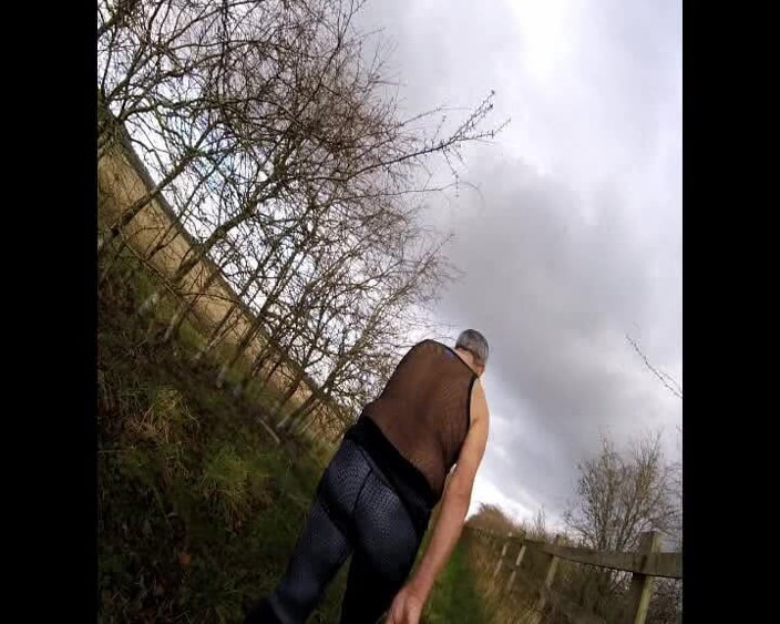 Andy: Spacery z ubraniami