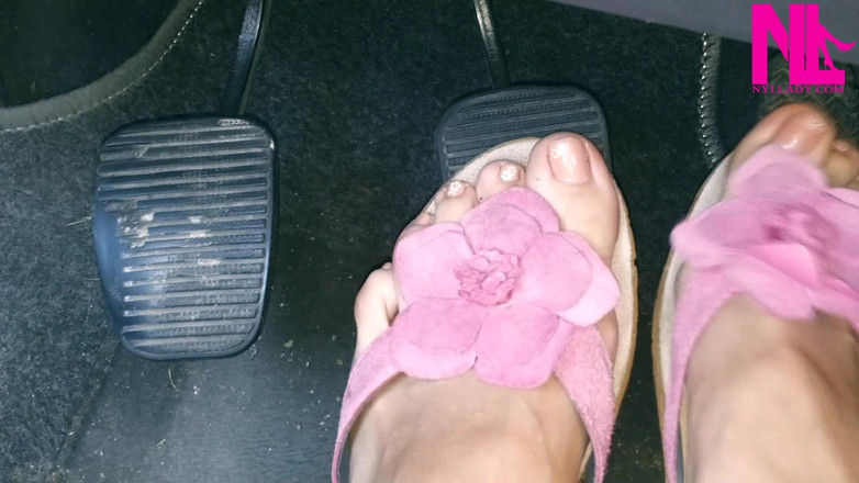 Nyllady: Menyelamatkan kereta saya dalam flop berbunga merah jambu