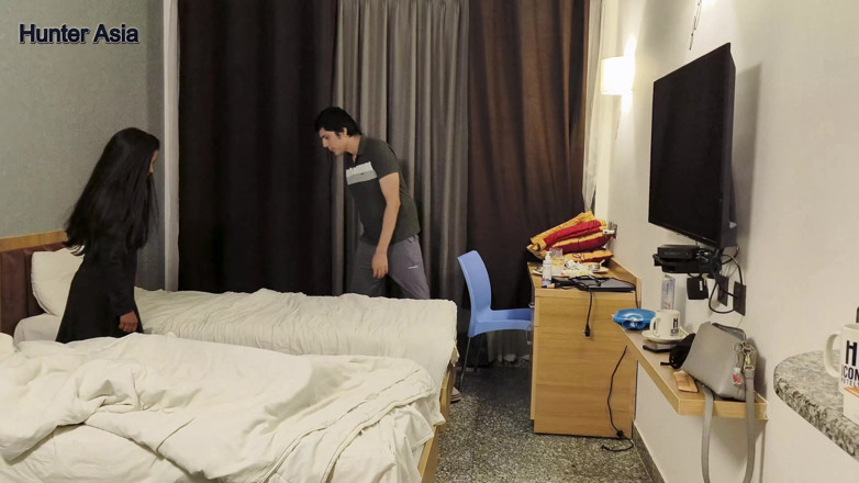 hunter Asia: 룸메이트 친구를 따먹어 여친을 속이는 남자